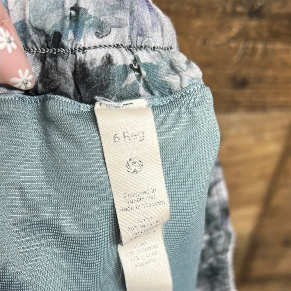 Lululemon Hotty Hot Low Rise Short 2.5